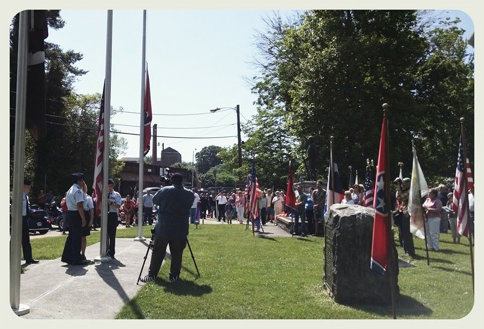 Image of lawn, flags, and memorial at Court House